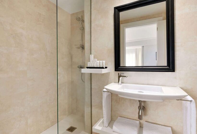 Номер Executive, Avenue Louise Brussels Trademark Collection By Wyndham