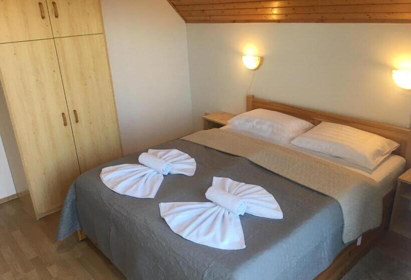 آپارتمان 1 خوابه, Lucky Villa
