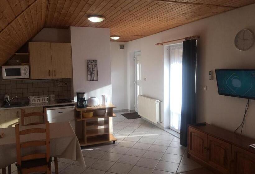 استودیو استاندارد با بالکن, Lucky Villa