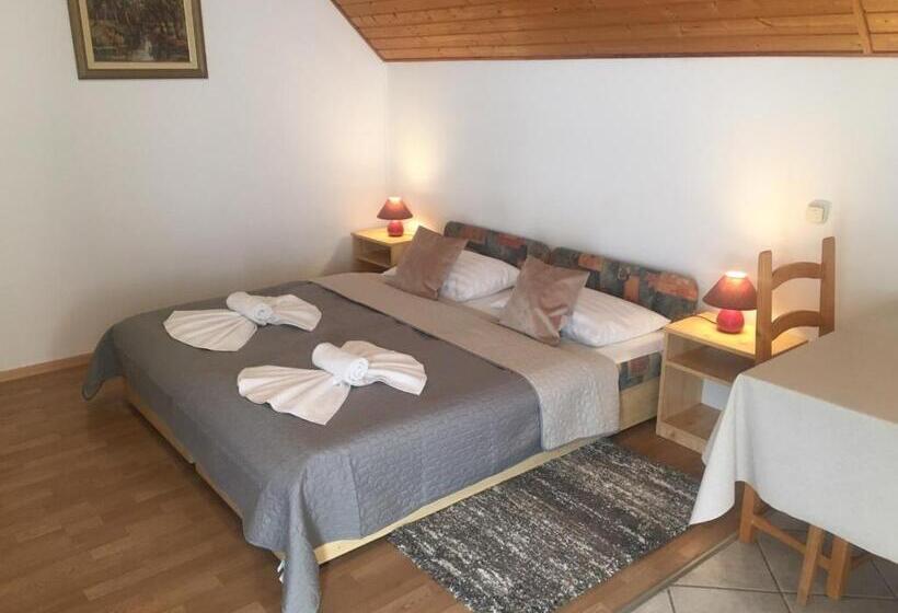 استودیو استاندارد با بالکن, Lucky Villa
