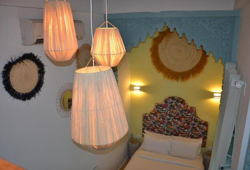 家庭间, Riad Louane
