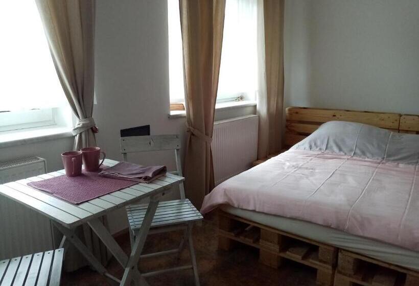 Quarto Triplo Deluxe, Apartmany Jan Becher