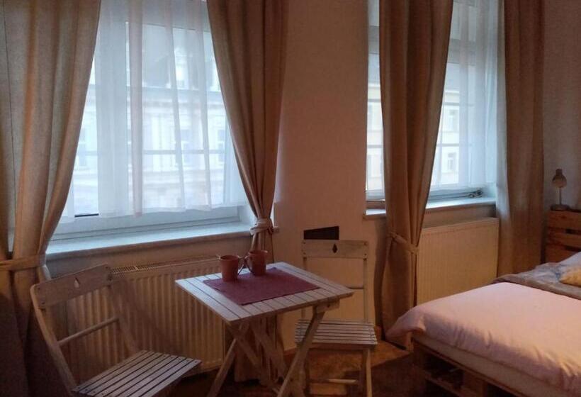 Quarto Triplo Deluxe, Apartmany Jan Becher