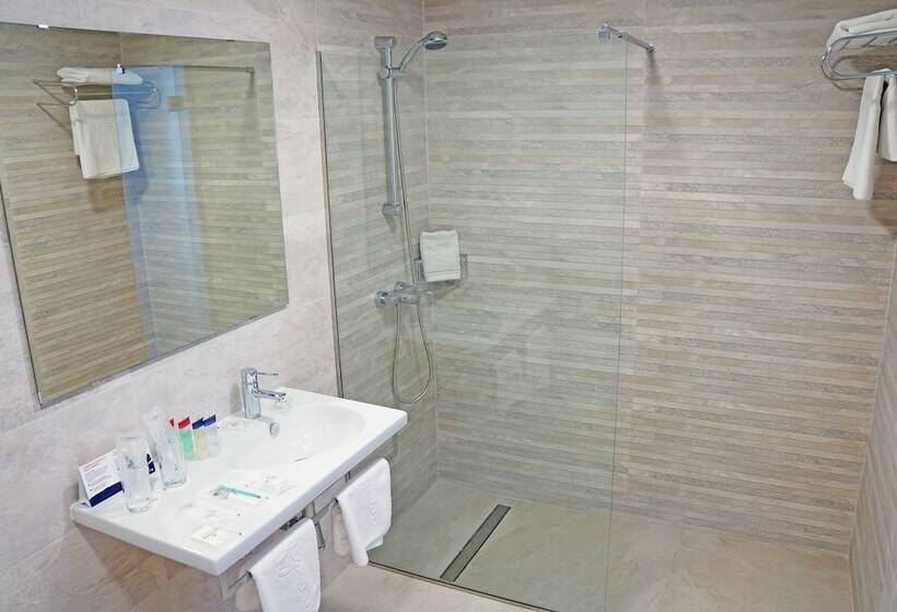 Семейный Номер, Alexandre Hotel Troya