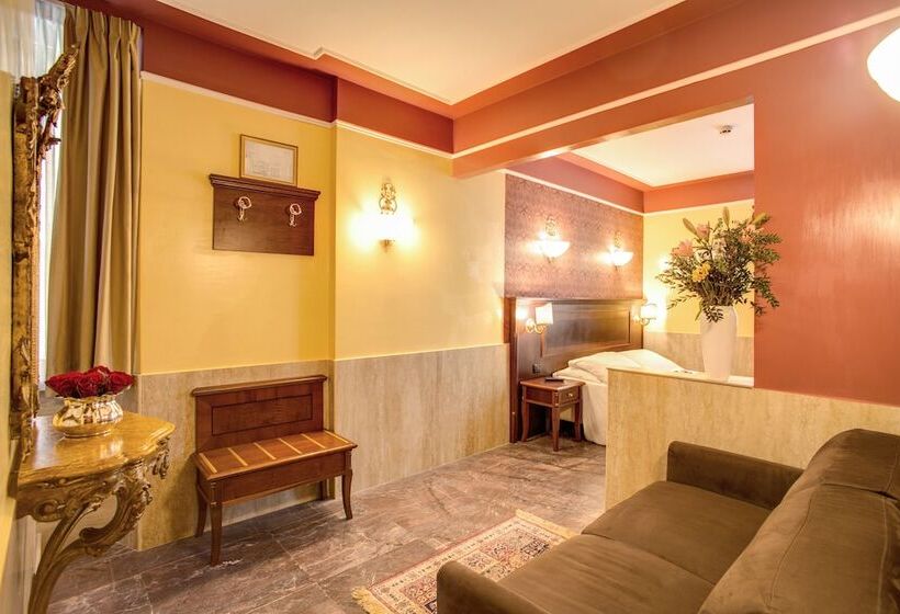 חדר סטנדרט לשלושה, Aurelius Art Gallery