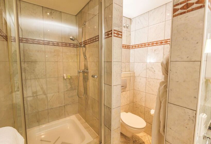标准间, Ogeyi Place Hotels Port Harcourt