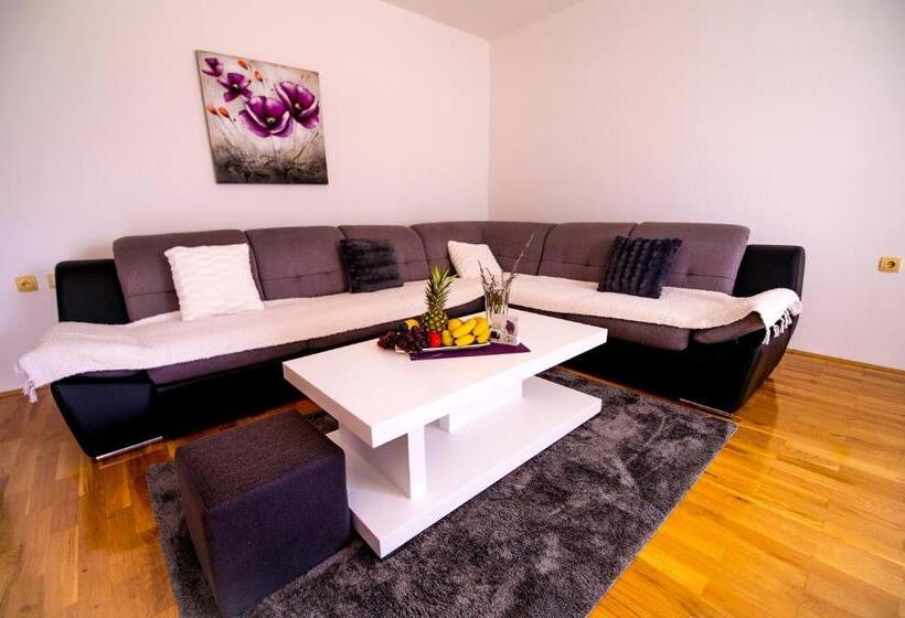 سوئیت با بالکن, Apartman Katarina