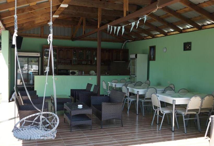 ویلای یک اتاق خوابه با استخر شنا, Villa Qero