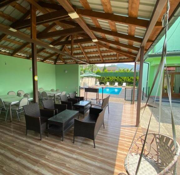 ویلای یک اتاق خوابه با استخر شنا, Villa Qero