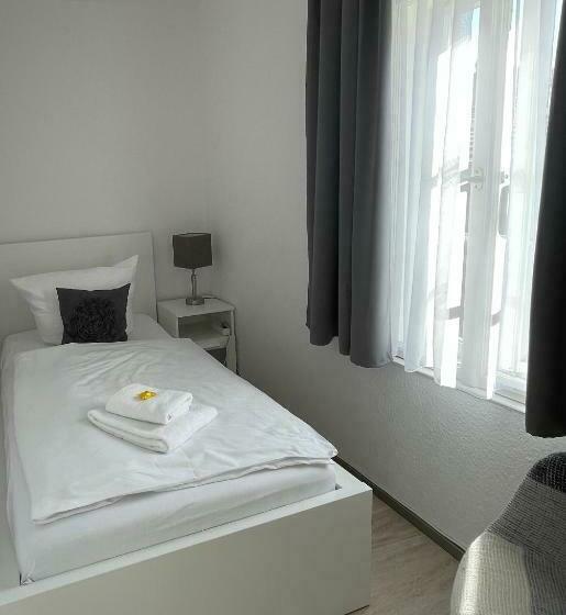 غرفة قياسية ثلاثية, Pension Altstadt