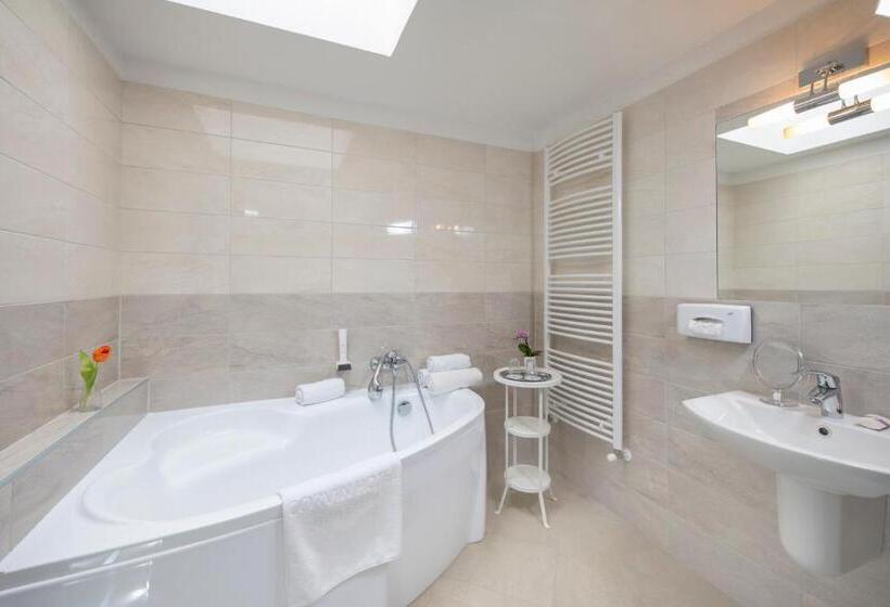 سوییت, Corvin Hotel Budapest Corvin Wing