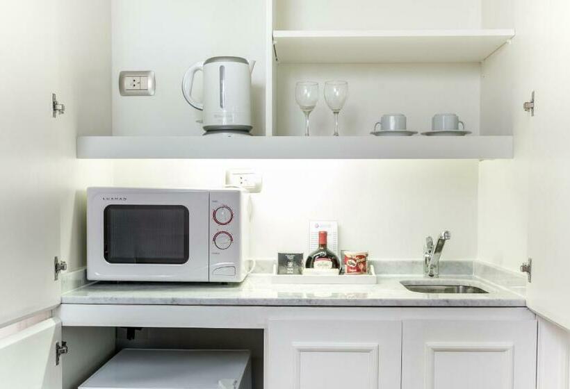 管理人员工作室, Loi Suites Recoleta