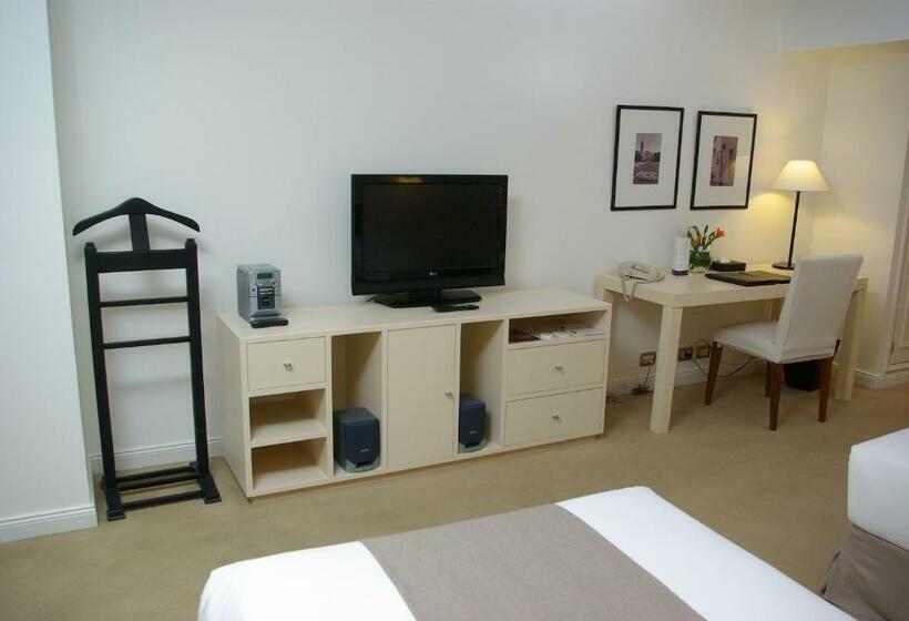 管理人员工作室, Loi Suites Recoleta