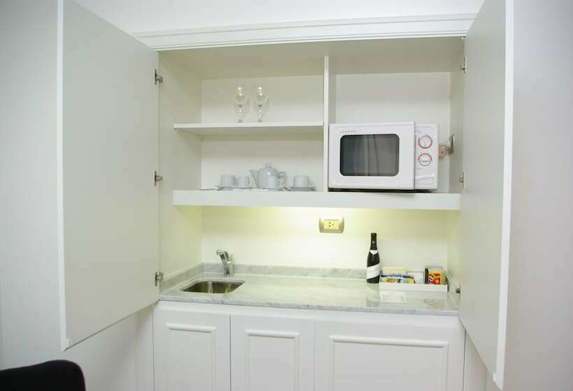 管理人员工作室, Loi Suites Recoleta
