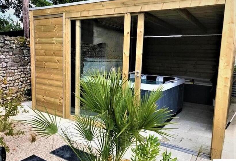 Дом 2 Спальни, Gîte Atypique 2 à 8 Personnes Avec Piscine Jacuzzi Proche Châteaux De La Loire