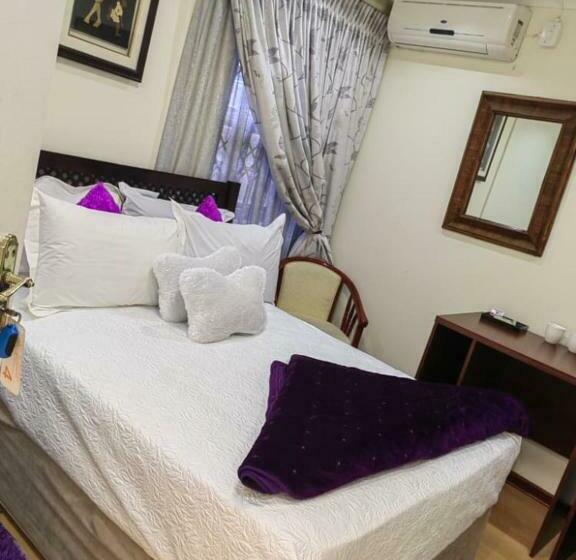 اتاق استاندارد, Obaa Sima Guest House