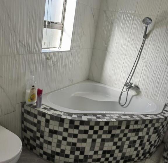 اتاق لوکس با تخت بزرگ, Obaa Sima Guest House