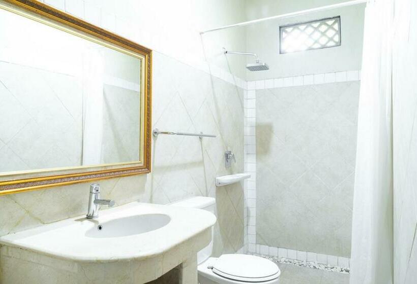 Номер Стандарт, Reddoorz Plus Near One Bell Park Avenue