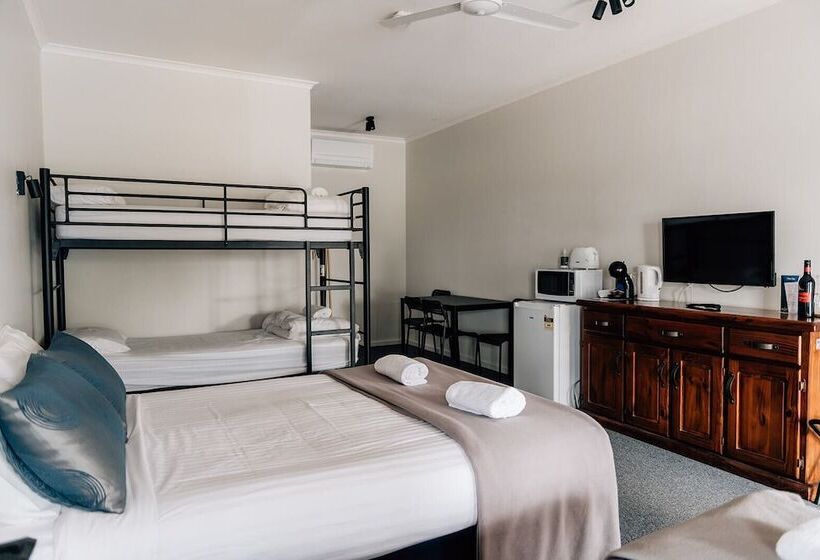 Семейный Номер, Port Albert Motel