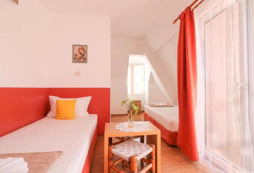Номер Стандарт, Family Hotel Flora