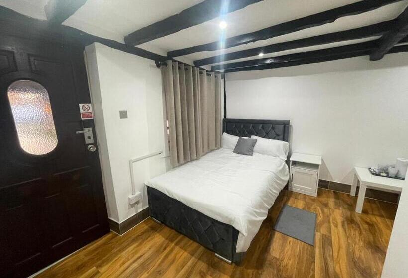 Номер Стандарт, Tudor Oaks Lodge Stevenage North
