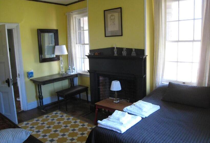 Трехместный Номер Стандарт Вид на Сад, Higganum House B&b