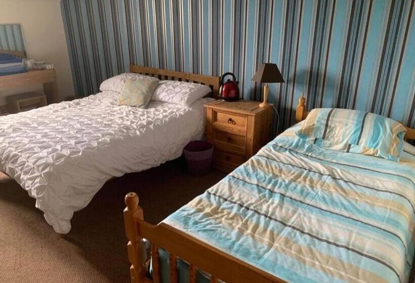 Семейный Номер, Green Bridge Inn