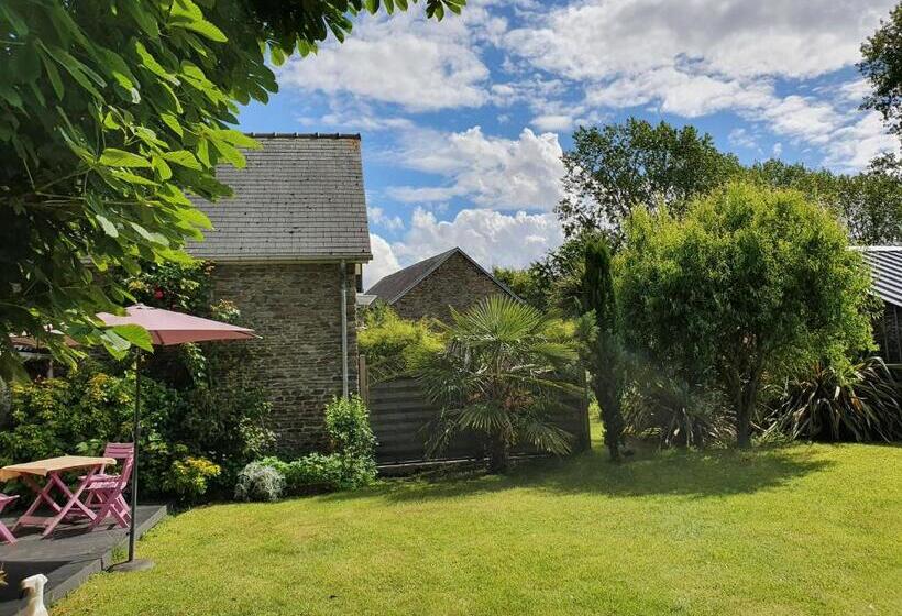 Четырехместный Номер Стандарт, La Bastide Du Moulin   Mont St Michel