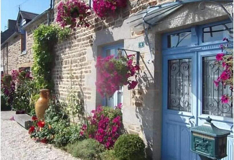 Четырехместный Номер Стандарт, La Bastide Du Moulin   Mont St Michel