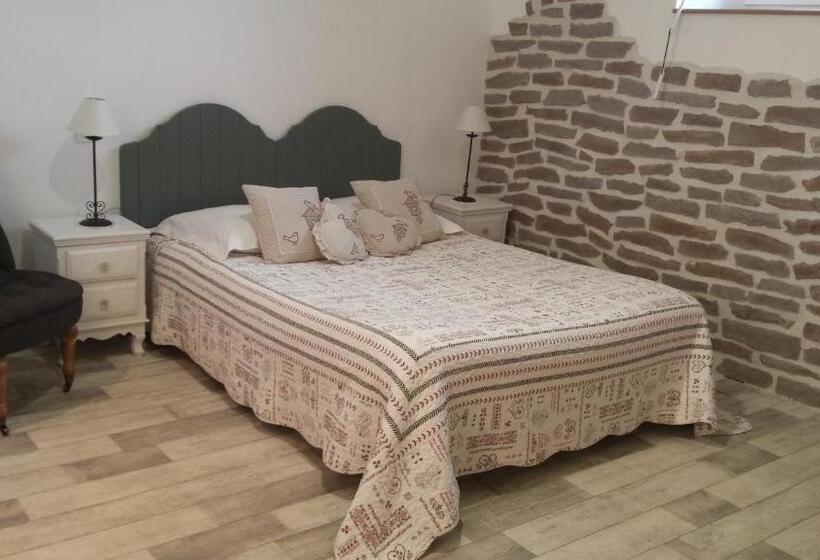 Номер Economy, La Bastide Du Moulin   Mont St Michel