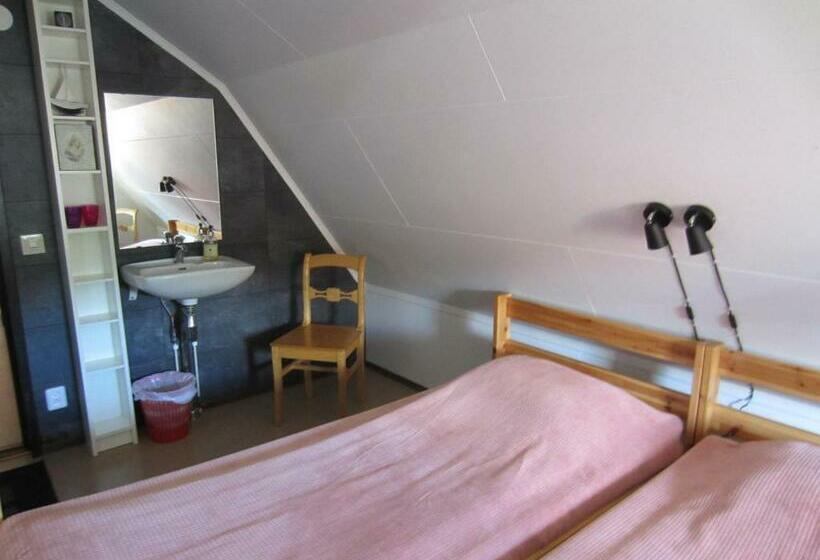 Номер Стандарт Совместная Ванная, Håverud Hostel