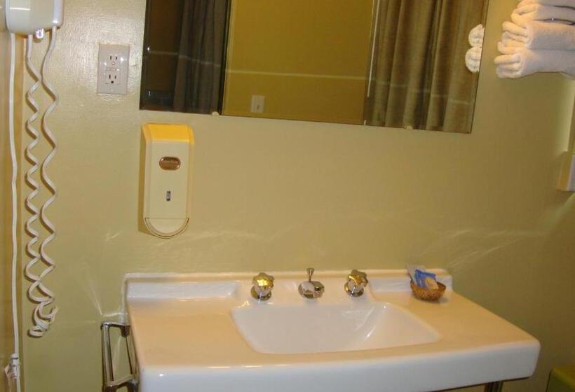 Номер Стандарт 2 Двуспальные Кровати, Pinconning Trail Inn Motel