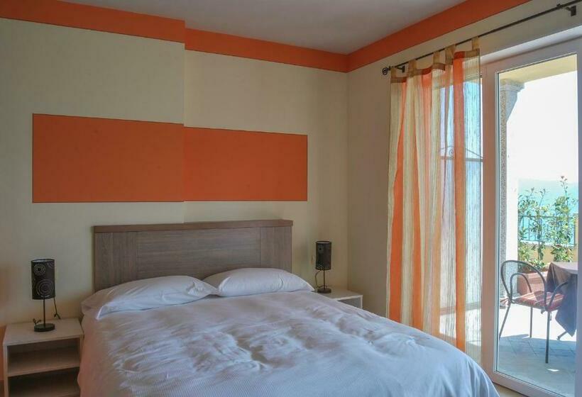 Студио Стандарт с Террасой, Residence Usignolo