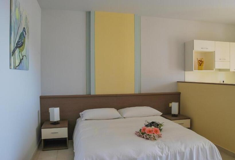 Студио Стандарт с Террасой, Residence Usignolo