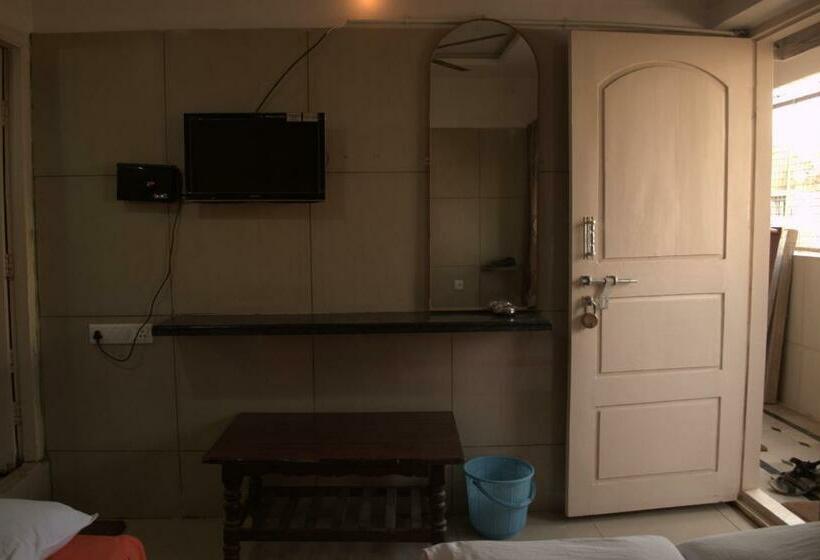 标准单人间, Mourya Deluxe A/c Lodge