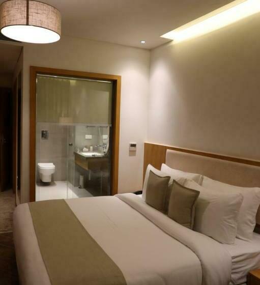 标准间, The Fern Residency Morbi
