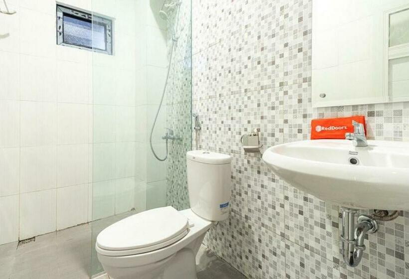 Номер Стандарт, Reddoorz @ Binjai
