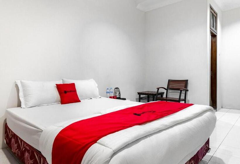 Номер Deluxe, Reddoorz Plus @ Gunungsari Surabaya