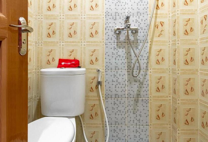 Семейный Номер, Reddoorz Plus @ Gunungsari Surabaya