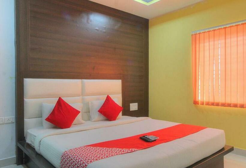 三人经典房间, Capital O 15965 Hotel Nandi Gateway