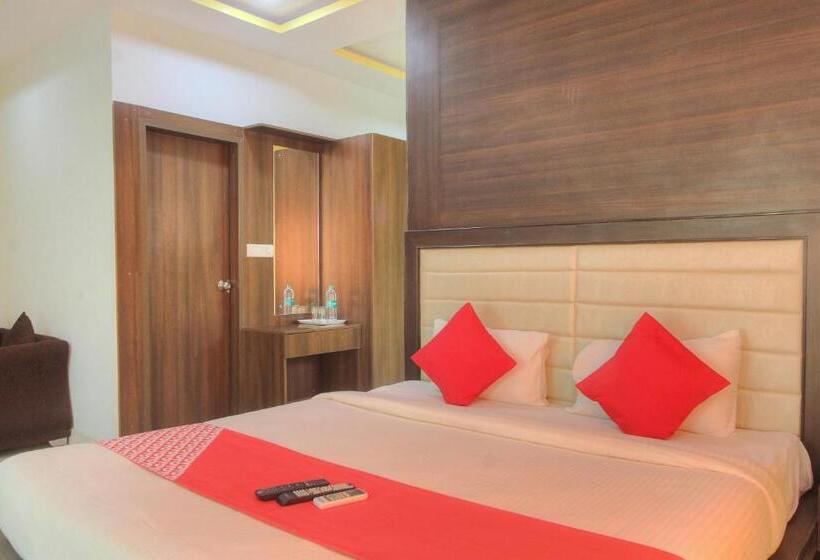 三人经典房间, Capital O 15965 Hotel Nandi Gateway