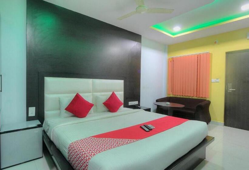 三人经典房间, Capital O 15965 Hotel Nandi Gateway