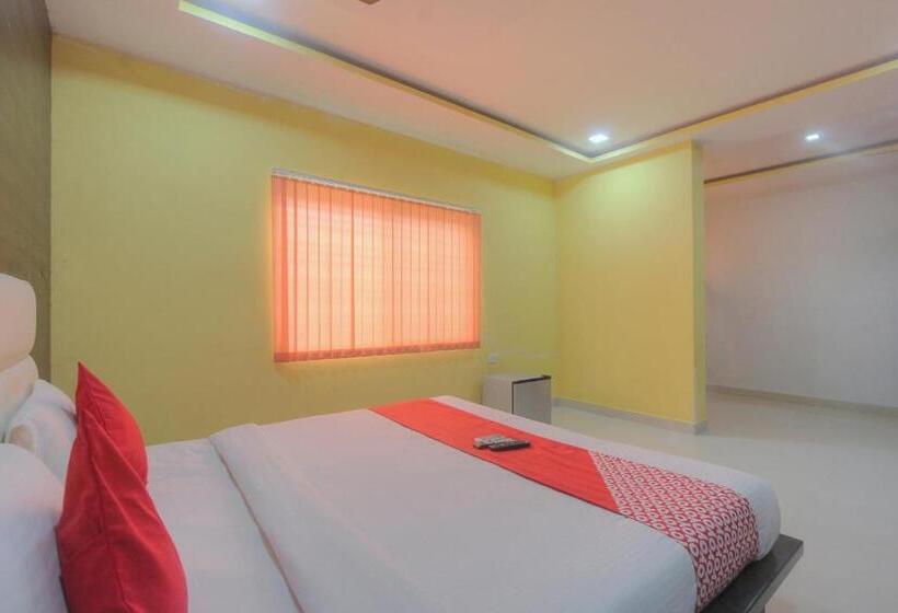 舒适三人间, Capital O 15965 Hotel Nandi Gateway