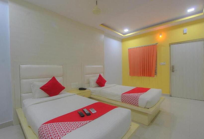 舒适三人间, Capital O 15965 Hotel Nandi Gateway