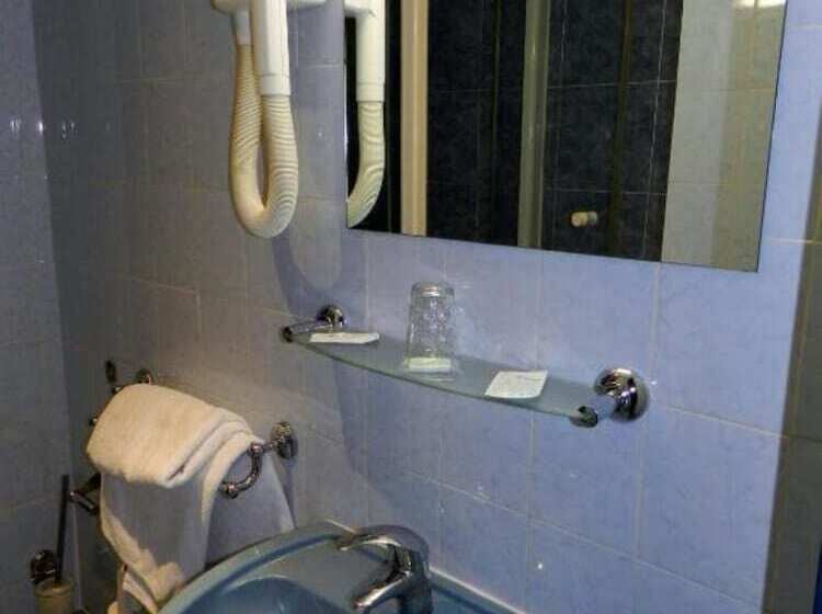 标准三人间, Antares Hostel