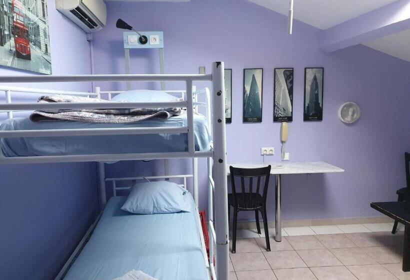 共用房间的床, Antares Hostel