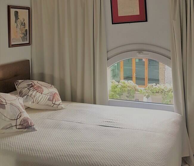 חדר סטנדרט לשלושה, La Residencia