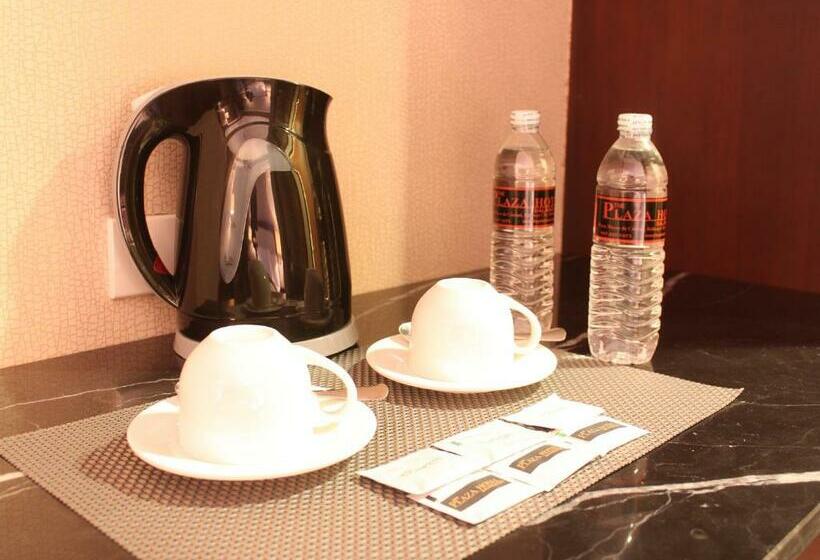 디럭스 룸, The Plaza Hotel Balanga City