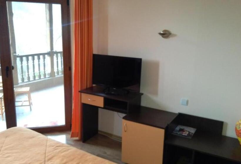 Номер Стандарт с Балконом, Guest House Alfa Daniel