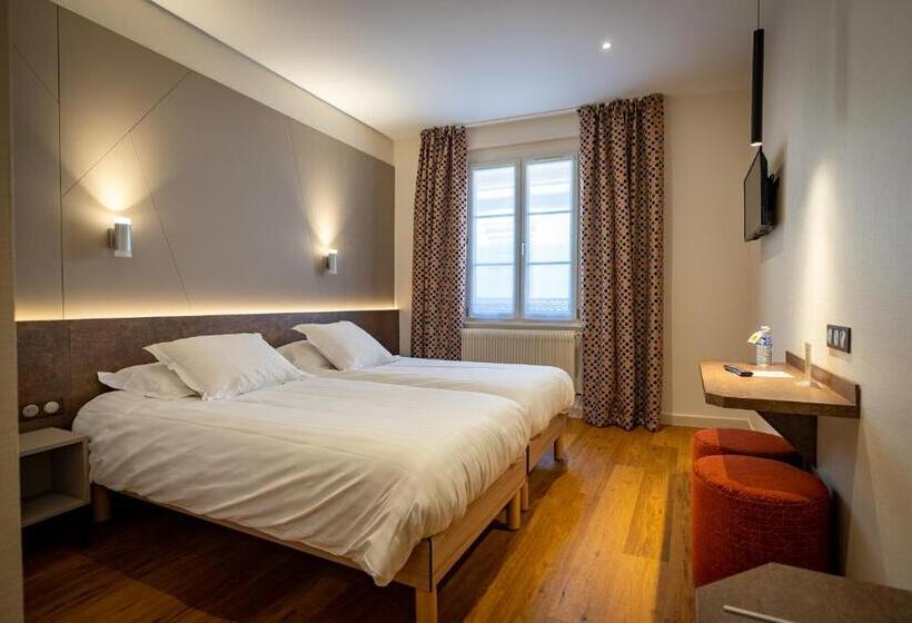 Номер Комфорт, Logis Hôtel De La Tour